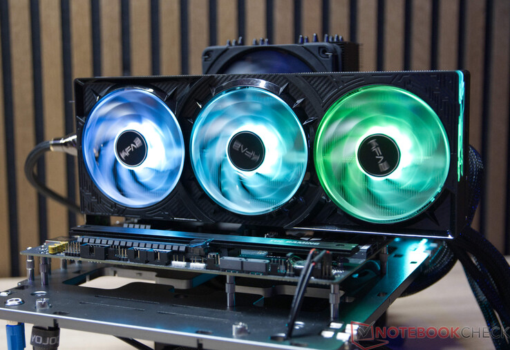 De KFA2 GeForce RTX 5070 Ti 1-Click OC tijdens de open setup geluidsemissietest