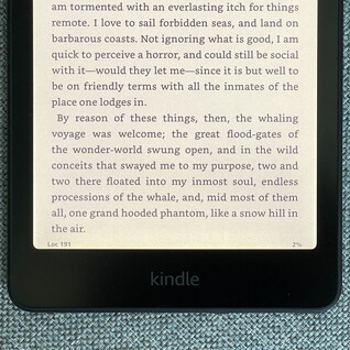Gele verkleuring zichtbaar op de Kindle Colorsoft recensie-eenheid van The Verge. (Afbeeldingsbron: The Verge, Andrew Liszewski)