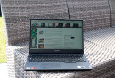 Lenovo Legion 5 15 buiten in de schaduw