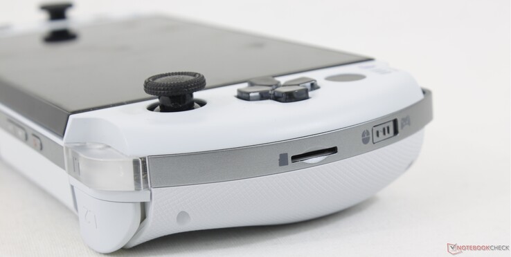 Links: MicroSD-lezer, Gamepad/Muis-schakelaar