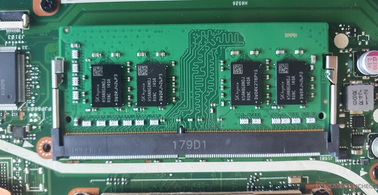 Het 16-GB DDR4-3200 RAM (8 GB ingesoldeerd + 8 GB sleuf) werkt in dual-channel modus