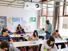 De XP-E501U projector van Sharp (op de foto) is ontworpen voor gebruik in een klaslokaal. (Afbeelding bron: Sharp)