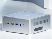 De behuizing is iets hoger voor het verbeterde koelsysteem. (Afbeelding Bron: Minisforum)