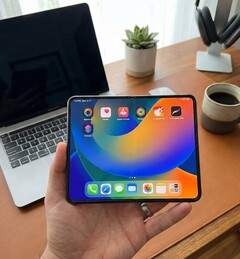 Genereerde render van opvouwbare iPhone gebaseerd op lekken.