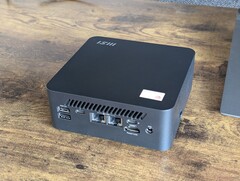 De geïntegreerde luidspreker van de MSI NUC 2MG is op papier geweldig, maar in de praktijk is het volume te laag voor veel omgevingen (Afbeelding bron: Notebookcheck)