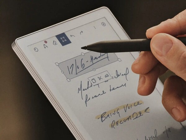 het volgende apparaat van reMarkable richt zich mogelijk op een groter publiek dan de Paper Pro Move (afgebeeld).