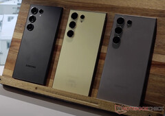 Een mock-up van de Galaxy S24 Ultra als deze drie naar achteren gerichte camera&#039;s zou hebben. (Afbeelding bron: Notebookcheck - bewerkt)
