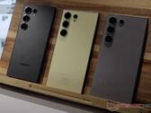 Een mock-up van de Galaxy S24 Ultra als deze drie naar achteren gerichte camera's zou hebben. (Afbeelding bron: Notebookcheck - bewerkt)
