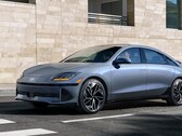 Het blijkt dat de Hyundai Ioniq 6 indrukwekkend lange benen heeft, zolang u hem niet tot hoge snelheden drijft. (Afbeelding bron: Hyundai)