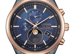Close-up van het Citizen BY1036-53L Eco-Drive-horloge met maanfase, met een blauwe wijzerplaat, roségoudkleurige lunette, zwarte roestvrijstalen kast en een analoge maanfase-weergave op 6 uur