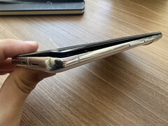 Veel gebruikers van de Pixel 7 en Pixel 7 Pro hebben het probleem met het opzwellen van de batterij gemeld. Afgebeeld: een foto van een van de getroffen gebruikers. (Afbeeldingsbron: Google Support Forum)