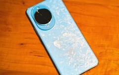 De recensie van Notebookcheck over de Huawei Nova 14 Pro