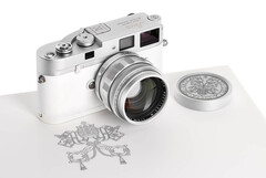 De Leica &#039;Pope Francis&#039; M-A 35mm meetzoeker is een eenmalige kopie van deze klassieke, volledig mechanische filmcamera. (Afbeeldingsbron: Leica)