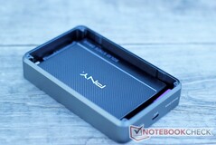2.5-inch drives passen goed op hun plaats. Dockcase bevat schuimkussens voor een goede pasvorm