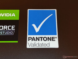 Vivobook Pro 16X OLED met Pantone gevalideerde sticker
