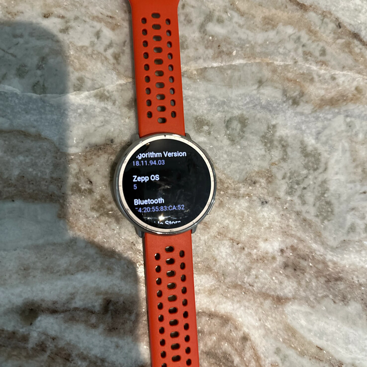 Een gebruikersfoto die laat zien dat de Active 2 smartwatch op Zepp OS 5 draait na de nieuwste update. (Afbeeldingsbron: u/zztop81 via Reddit)