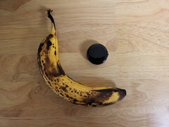 De Pixel Watch met een banaan voor de schaal. (Afbeelding bron: u/tagtech414)