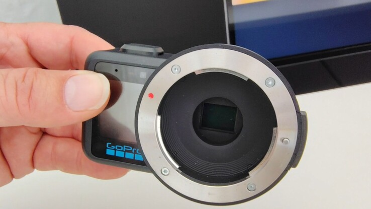 Dit gebruikte en misbruikte GoPro Mission 1 Pro ILS-monster toont de stoffige, blootgelegde 1-inch sensor.