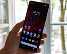 De Xperia 1 IV heeft onder meer een grotere batterij en een helderder scherm dan de Xperia 1 III. (Afbeelding bron: NotebookCheck)