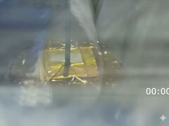 De nieuwe batterij doorboord met een spijker (Afbeelding bron: Sun, Y., Zuo, C., Wang, H. et al 2025; AI-bewerkt)