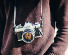 Canon lijkt een spiegelloze camera te overwegen op basis van het ontwerp van de Canon AE-1, die populair is geworden onder hobbyisten. (Afbeelding bron: Canon Camera Museum)