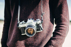 Canon lijkt een spiegelloze camera te overwegen op basis van het ontwerp van de Canon AE-1, die populair is geworden onder hobbyisten. (Afbeelding bron: Canon Camera Museum)