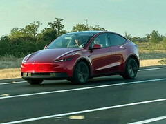 De Tesla Model Y Standaard weergegeven in rode kleur. (Afbeeldingsbron: Moose/X)
