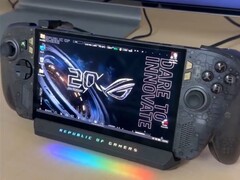 De Asus ROG Ally X20 heeft een doorschijnend omhulsel.