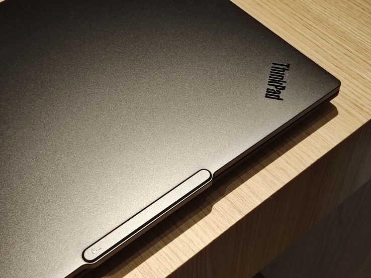 Aluminium deksel op de ThinkPad T16 Gen 5.