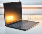 De Lenovo IdeaPad Slim 3 15Q8X10 met de Qualcomm Snapdragon X (bron: Benjamin Herzig/Notebookcheck)