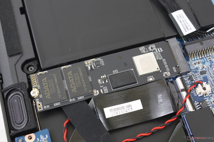 Enkele PCIe 4 x4 2280 NVMe SSD-sleuf met een tweede PCIe 3.0 x2-sleuf voor uitbreiding
