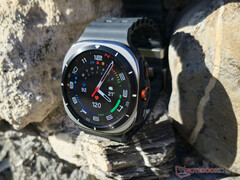 De Galaxy Watch Ultra 2 lijkt erg op zijn voorganger, die we eind vorig jaar hebben beoordeeld. (Afbeeldingsbron: Notebookcheck)