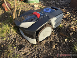 Sunseeker V1 is buiten het gazon vast komen te zitten