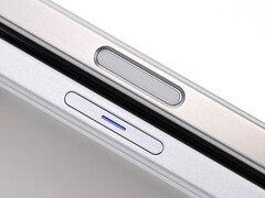 Vivo laat de speciale ontspanknop van de Vivo X200 Ultra zien en beschrijft een paar verschillen met de camerabediening van de iPhone 16 Pro Max (Afbeelding bron: Vivo, bewerkt)