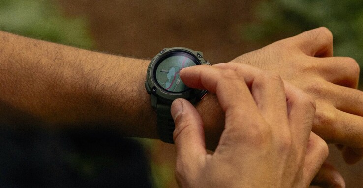 De Coros Nomad heeft een MIP-display, dat steeds minder gebruikelijk wordt bij Garmin. (Afbeelding bron: Coros)