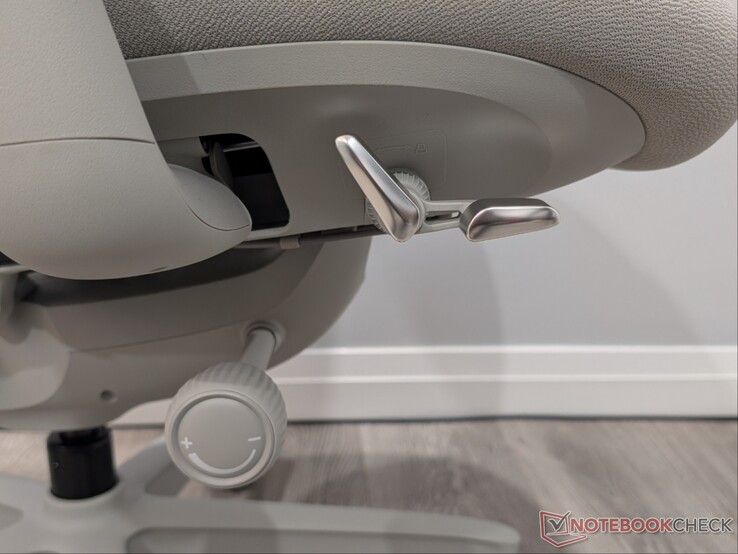 Rugleuning, zithoogteverstelling en spanknop voor de rugleuning.