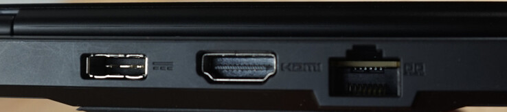 Poorten achterzijde: PSU, HDMI 2.1 (8K/60 Hz), LAN-poort (2,5 Gbit/s)