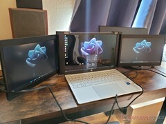 FOPO 12-inch drievoudige monitor extender review: Onhandig en kwetsbaarder dan standalone draagbare monitoren