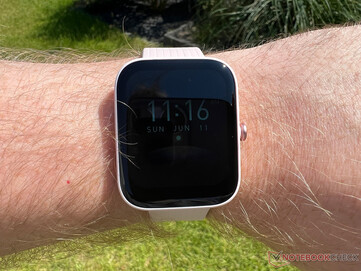 Amazfit Bip 3 Pro in de zon...