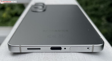 Onderkant: luidspreker, USB-C 3.2 Gen.1, microfoon, dual-SIM