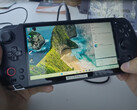 De GPD Win 5 ziet eruit als een oversized GPD Win 4 met verplaatste knoppen. (Afbeeldingsbron: GPD)