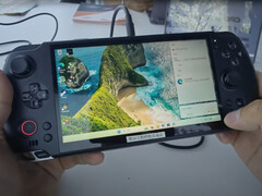 De GPD Win 5 ziet eruit als een oversized GPD Win 4 met verplaatste knoppen. (Afbeeldingsbron: GPD)