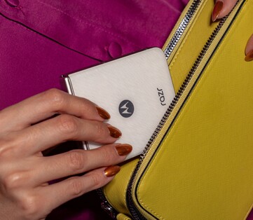 Motorola Razr 2025 in Pantone Lichtste Hemel. (Afbeeldingsbron: Motorola)