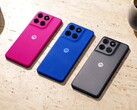 De Moto G77 Power is verkrijgbaar met een achterpaneel in roze, blauw of grijs.