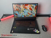 De Acer Nitro V 17 met SD-kaarten op de voet
