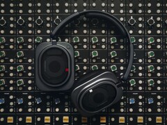 De Nothing Headphone (1) Pro combineert drie drivers per oor met adaptieve ANC en een batterijduur tot 68 uur.