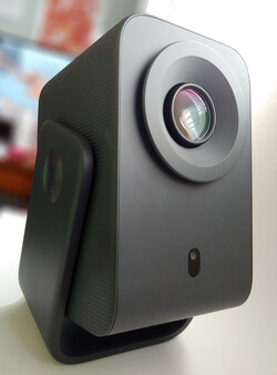De TCL C1 is een eenvoudig te gebruiken projector met automatische beeldinstelling. (Afbeeldingsbron: Notebookcheck)