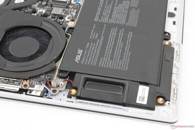 Totaal 6 geïntegreerde luidsprekers (2x up-firing tweeters, 4x woofers)