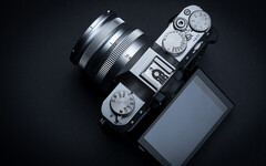 Fujifilm schijnt de X-T40 helemaal over te slaan en de X-T30 II (hier afgebeeld) te updaten met de X-T50, compleet met in-body beeldstabilisatie en een 40 MP X Trans V sensor. (Afbeeldingsbron: Fujifilm)