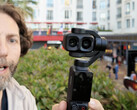 Een close-up van de Osmo Pocket 4P met zijn twee cameralenzen.